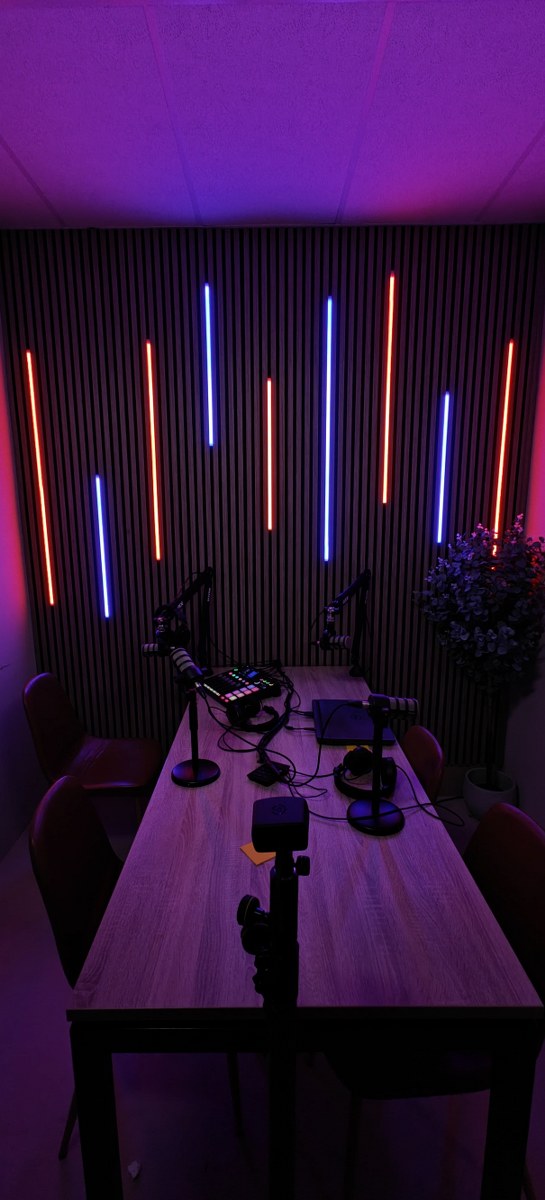 <strong>Eyecatcher voor podcaststudio in stijl voor Mondial College Nijmegen</strong>